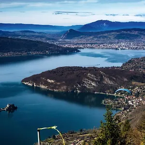 https://centre-ville-annecy-gare.hotels-rhonealpes.com