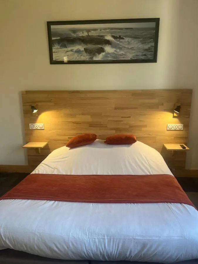 Hotel Hôtel Le Petit Montmartre à Dinard France
