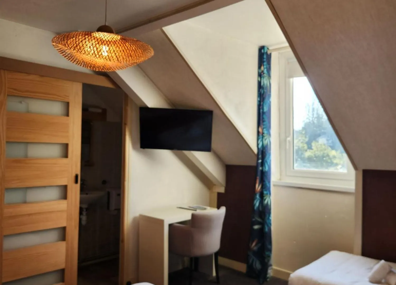 Hôtel Le Petit Montmartre à Dinard Hotel
