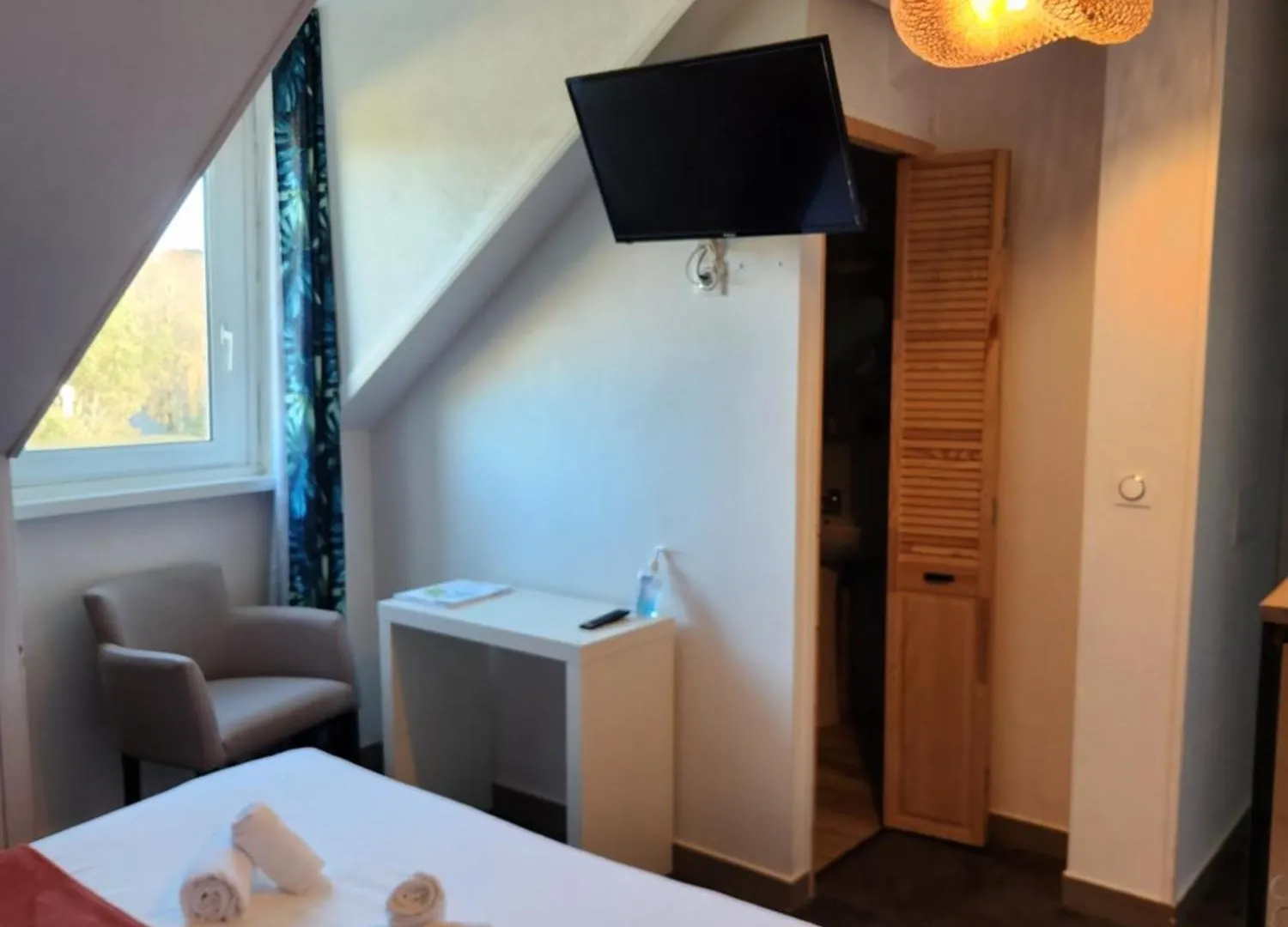 Hotel Hôtel Le Petit Montmartre à Dinard France