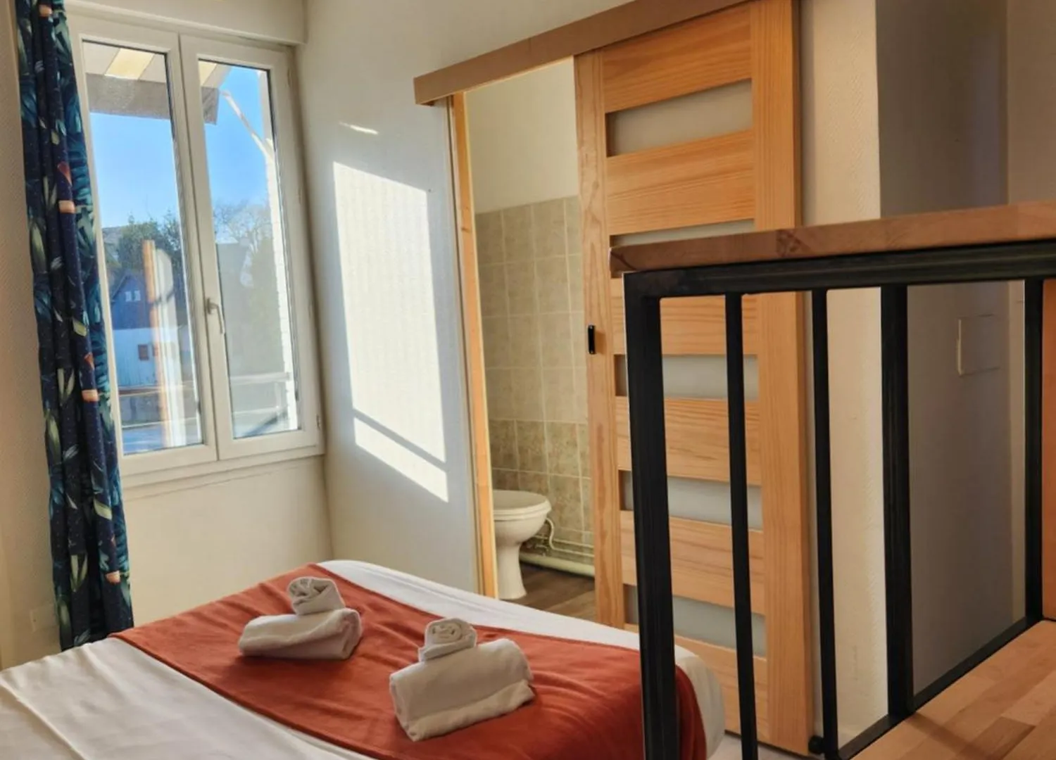 Hotel Le Petit Montmartre Dinard Francia